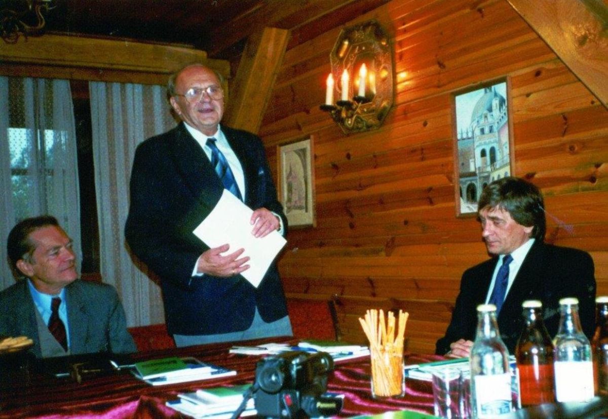 1996 Pierwsza Konferencja Naukowa zorganizowana przez WSPiA pt. Reformy administracji publicznej, będąca równocześnie Ogólnopolskim Zjazdem Katedr i Zakładów Prawa Administracyjnego polskich uczelni