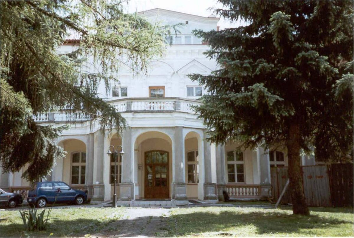 1996 Pierwsza siedziba WSAiZ Pałac Lubomirskich na Bakończycach w Przemyślu