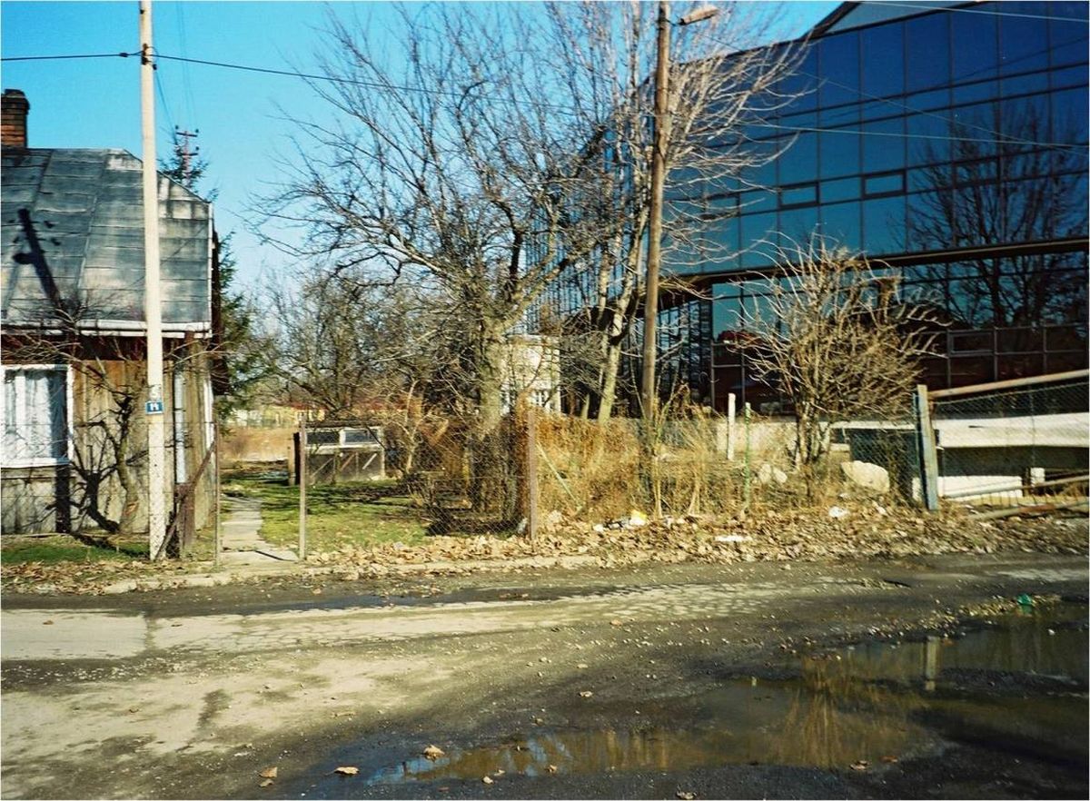 2003 Działka przy ul. Cegielnianej, na ktorej powstanie kampus WSPiA 2