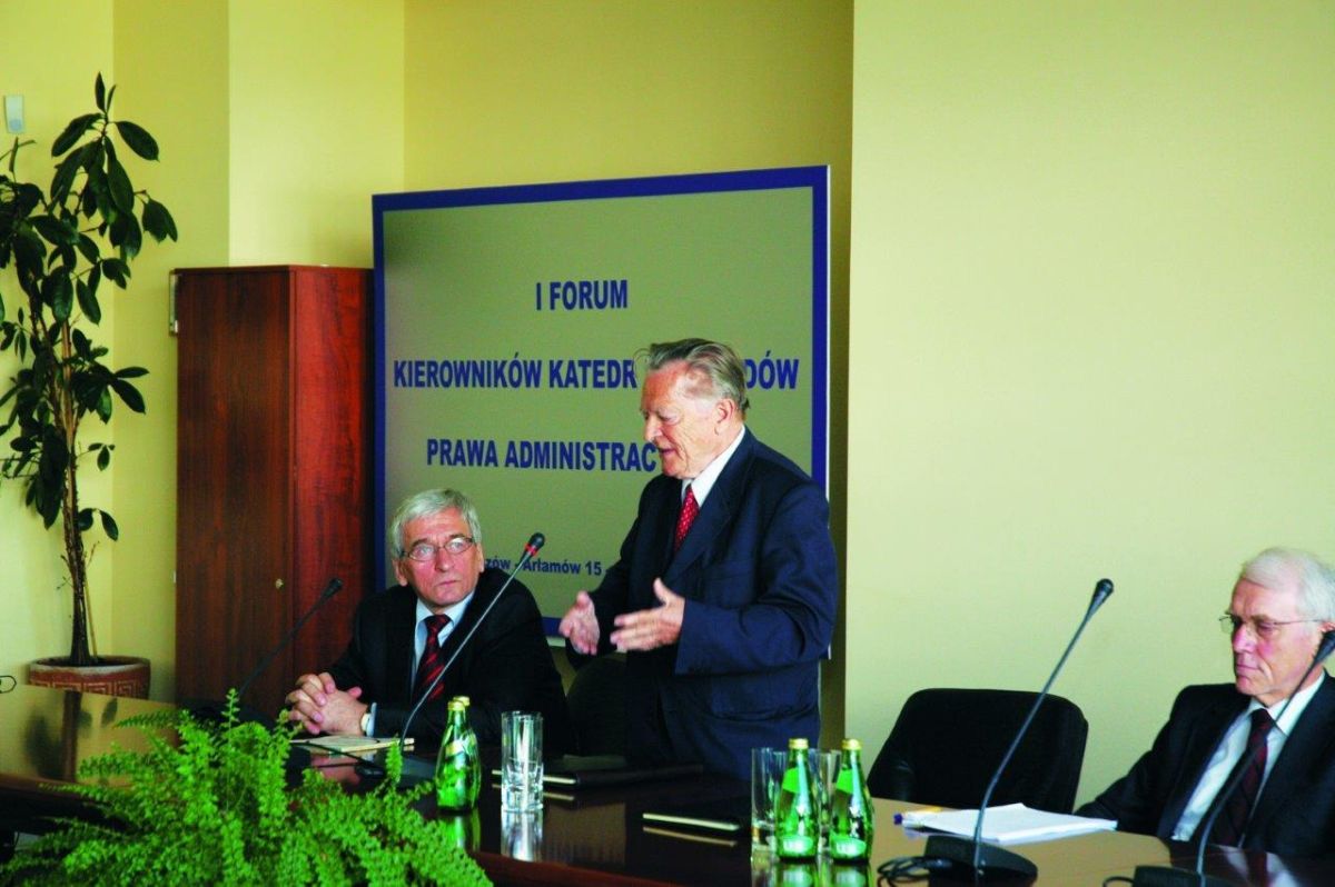 2009 Uczelnia organizuje I Forum Kierowników Katedr i Zakładów Prawa Administracyjnego i Nauki Administracji polskich uczelni