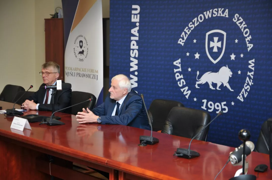 Sędzia Dariusz Zawistowski podczas Podkarpackiego Forum Myśli Prawniczej w WSPiA